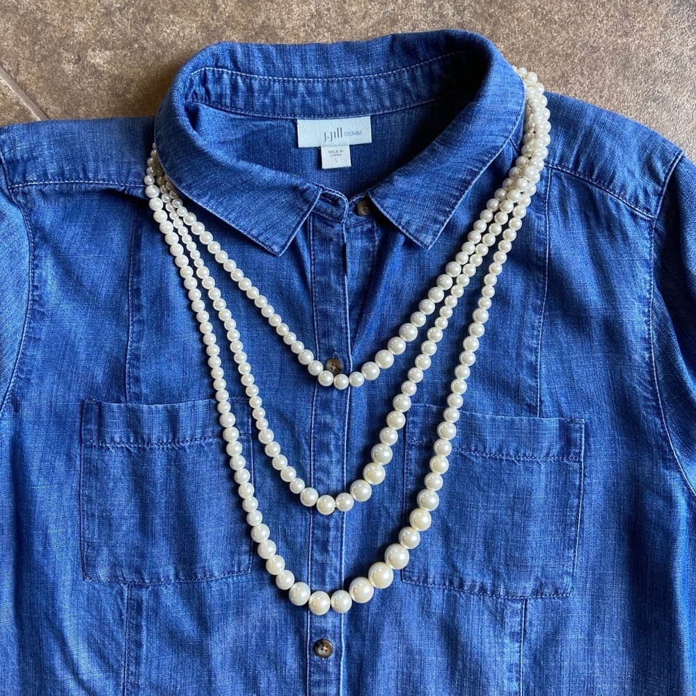 GUC - Pearl Necklace Faux - Triple Strand - Picture 2 of 11